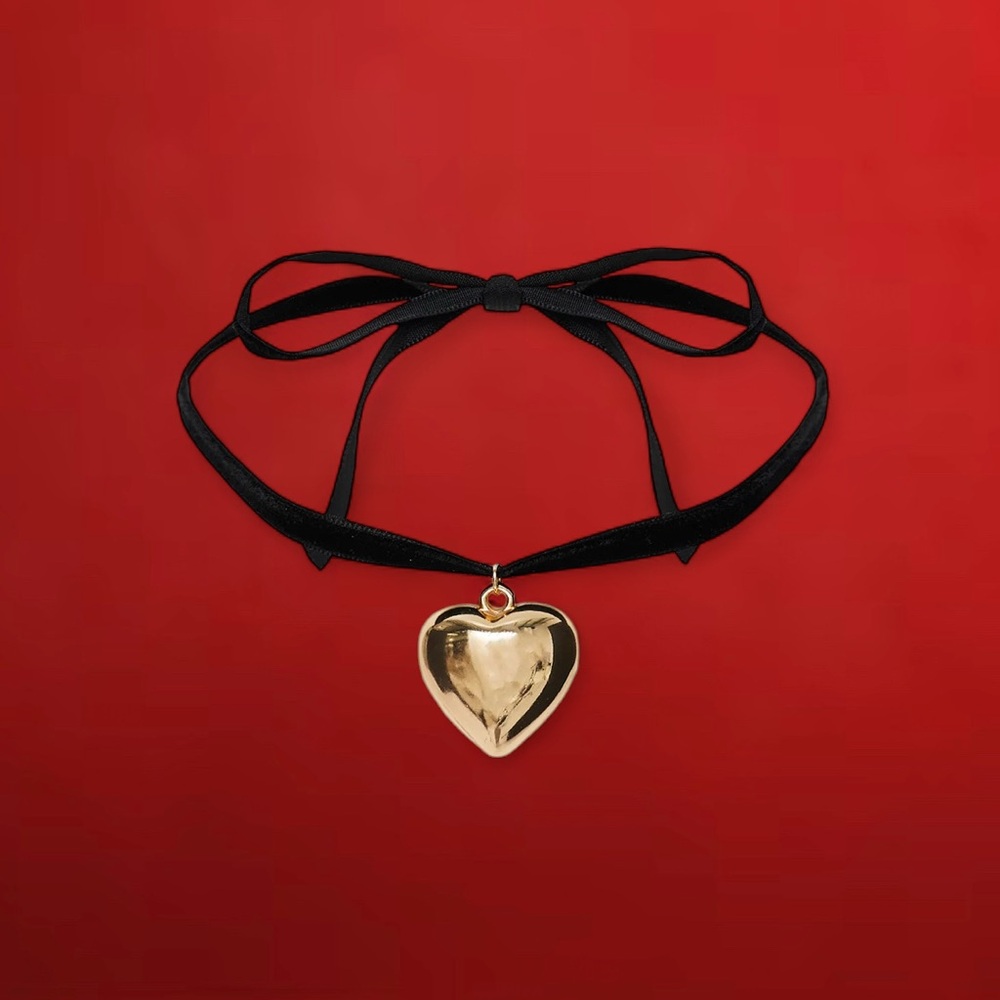 Vintage 90s black velvet choker with chunky gold heart pendant